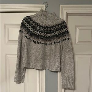 Abercrombie & Fitch Gray Turtleneck Sweater with Black Pattern
